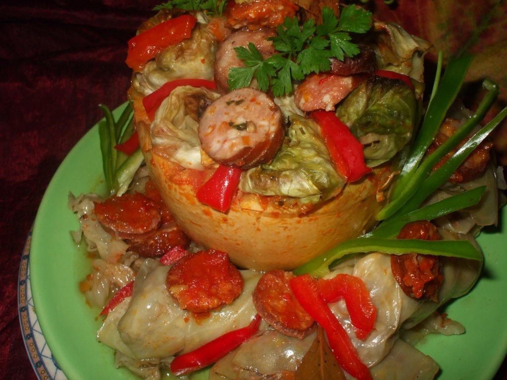 Sarmale cu carne de porc si varza acra in dovleac