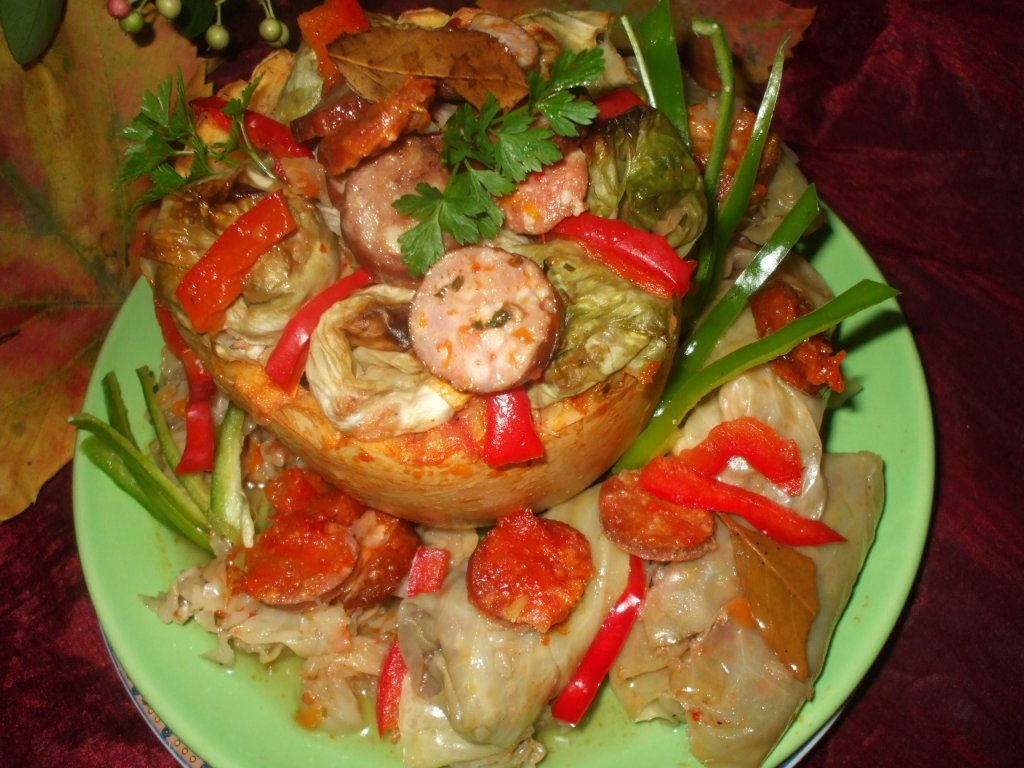 Sarmale cu carne de porc si varza acra in dovleac