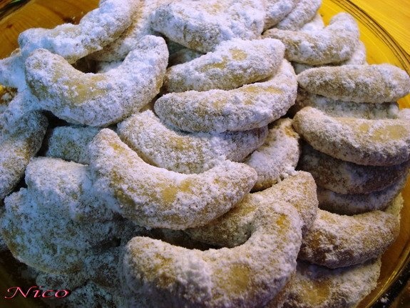 Cornulete cu nuca si vanilie - cea mai usoara si gustoasa reteta