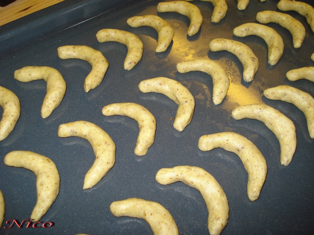 Cornulete cu nuca si vanilie - cea mai usoara si gustoasa reteta