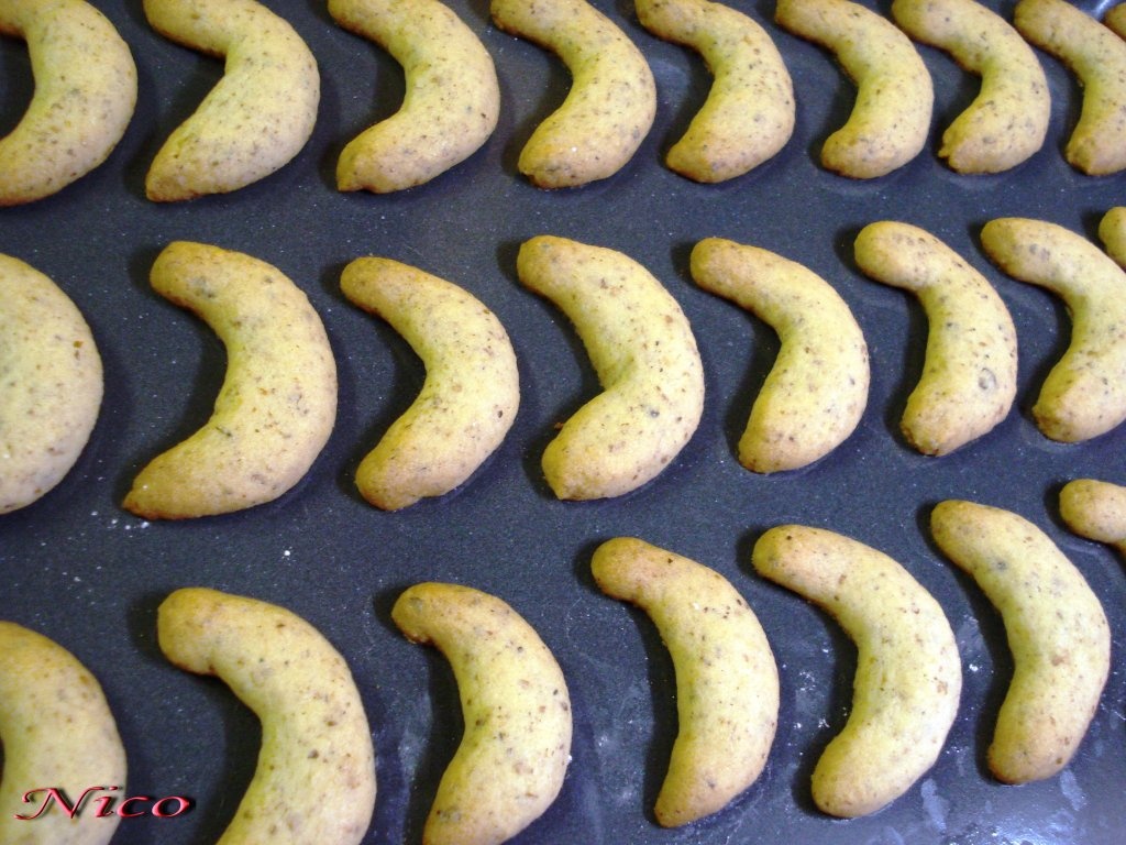 Cornulete cu nuca si vanilie - cea mai usoara si gustoasa reteta