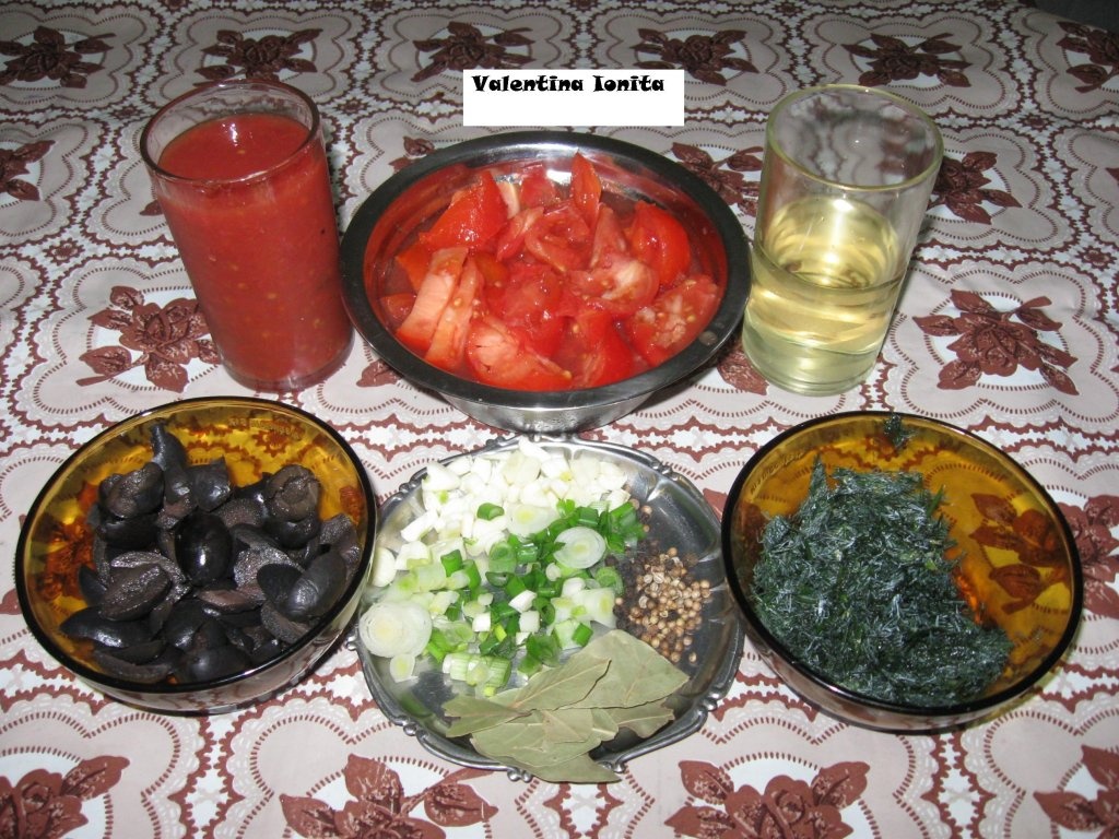 Merluciu cu sos de rosii si masline