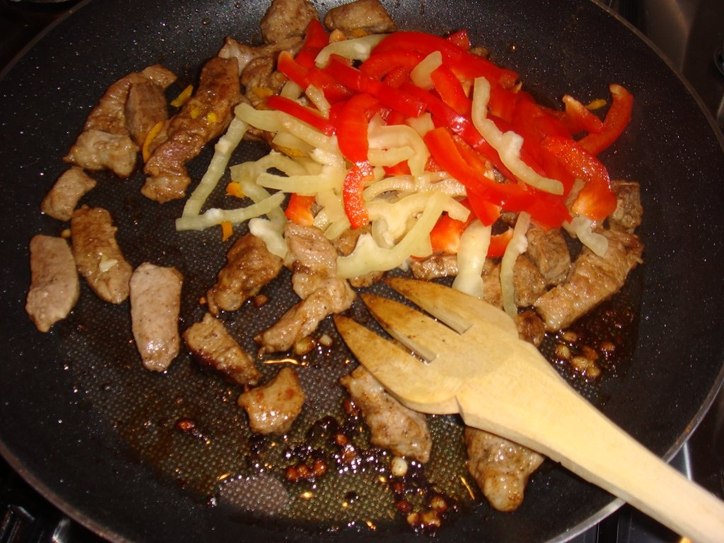 Porc picant cu ardei