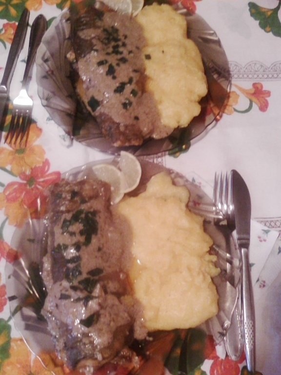 Pastrav cu sos de ciuperci