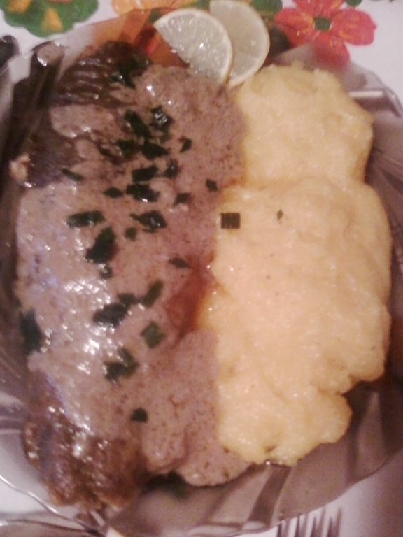 Pastrav cu sos de ciuperci