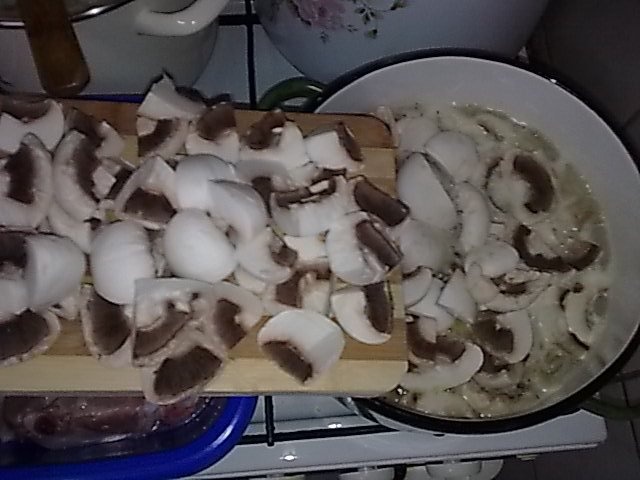 Ciulama de ciuperci,cu copanele de pui