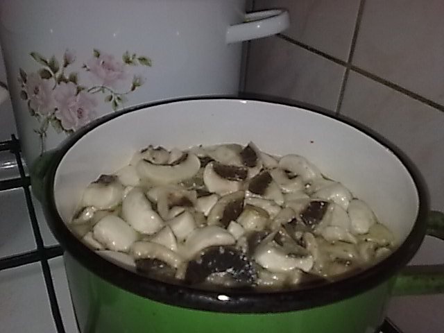 Ciulama de ciuperci,cu copanele de pui