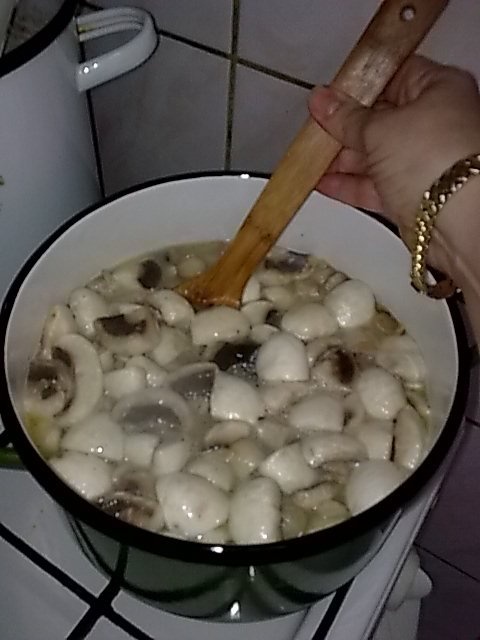 Ciulama de ciuperci,cu copanele de pui