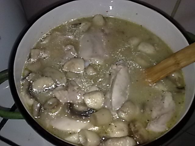 Ciulama de ciuperci,cu copanele de pui