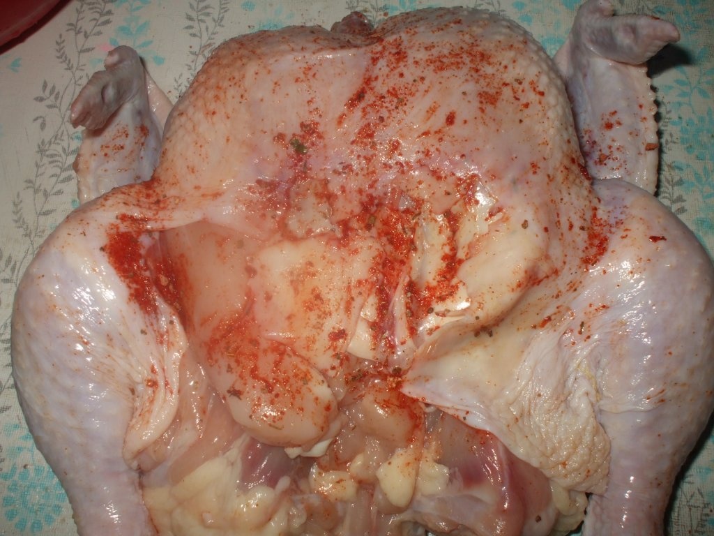 Pui umplut cu garnitura de legume