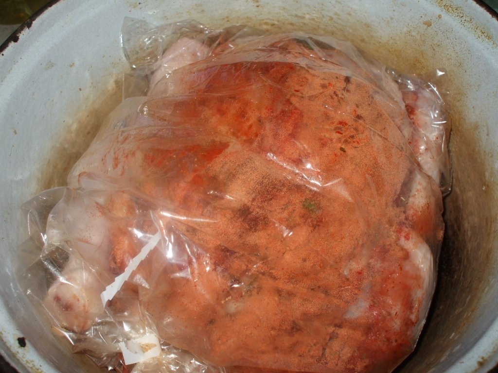 Pui umplut cu garnitura de legume