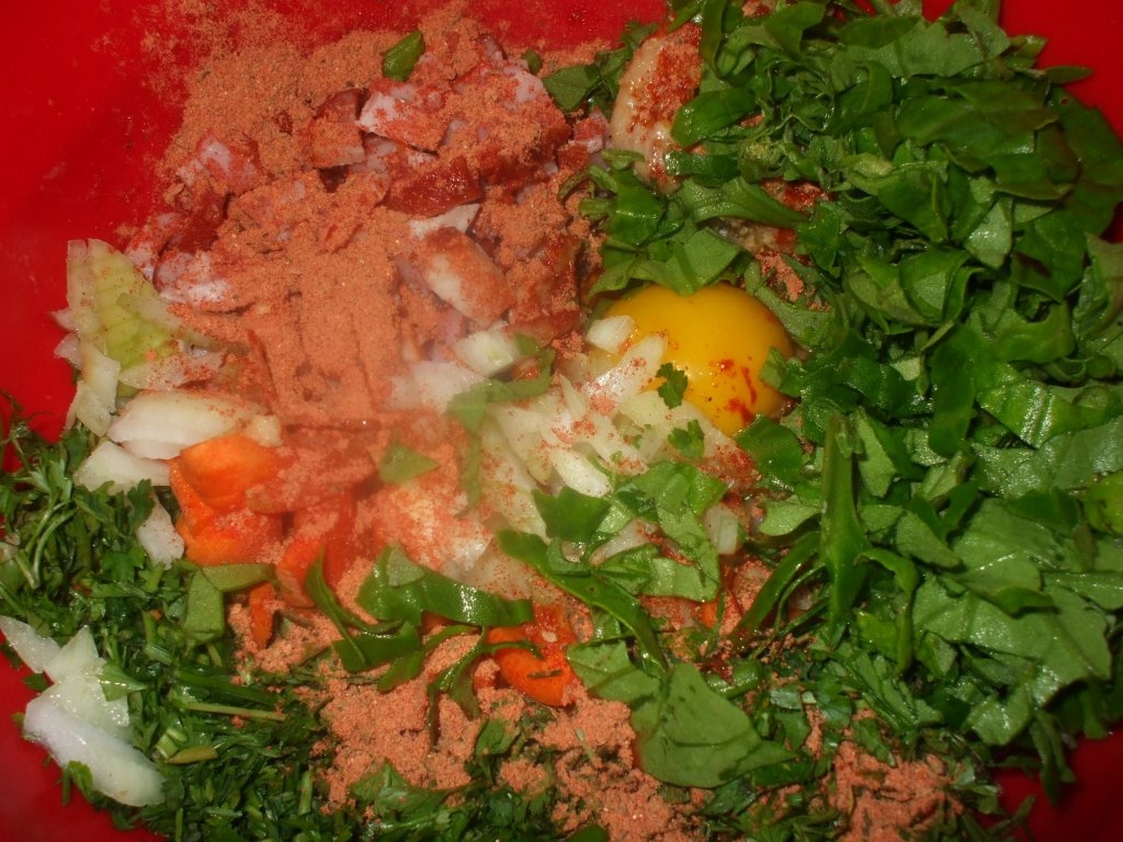 Pui umplut cu garnitura de legume