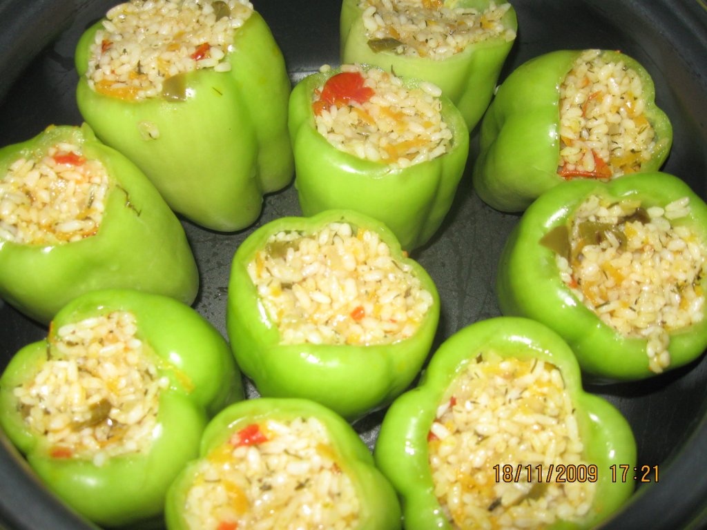 Ardei umpluti cu orez (preparat de post)