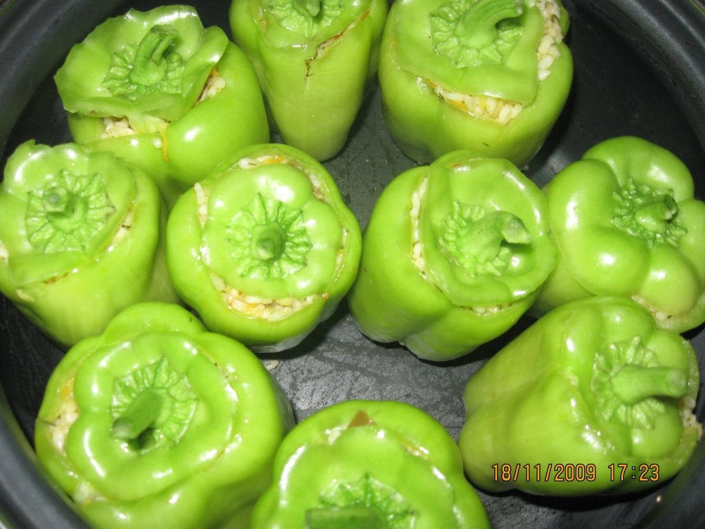 Ardei umpluti cu orez (preparat de post)