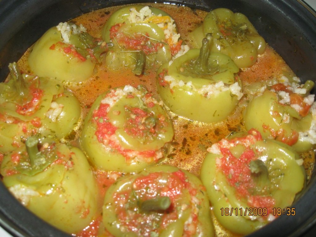 Ardei umpluti cu orez (preparat de post)