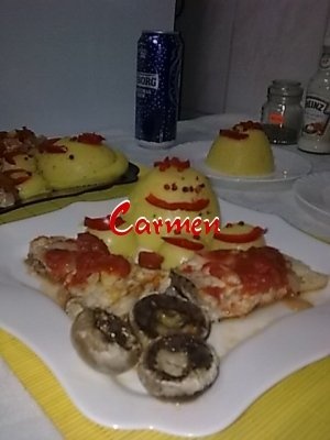 Crap la cuptor cu mamaliguta, ceapa si ciuperci