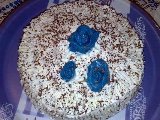 TORT CU TRANDAFIRI ALBASTRI
