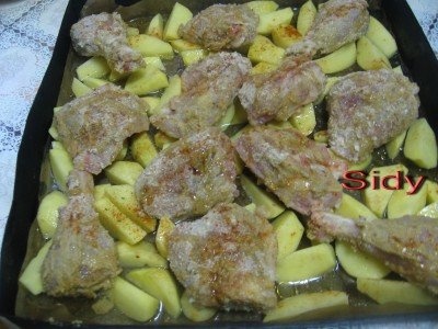 Pui cu crusta si cartofi la cuptor