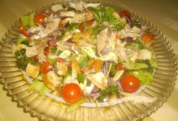 Salata de Pui cu Crutoane si Brocoli