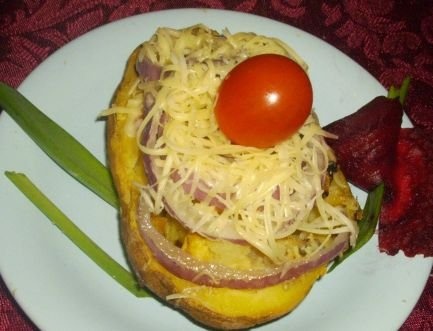 Cartofi fierti in coaja, umpluti dati  la cuptor