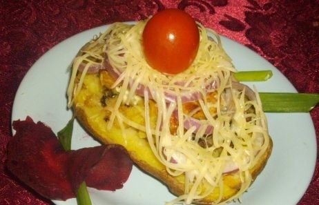 Cartofi fierti in coaja, umpluti dati  la cuptor