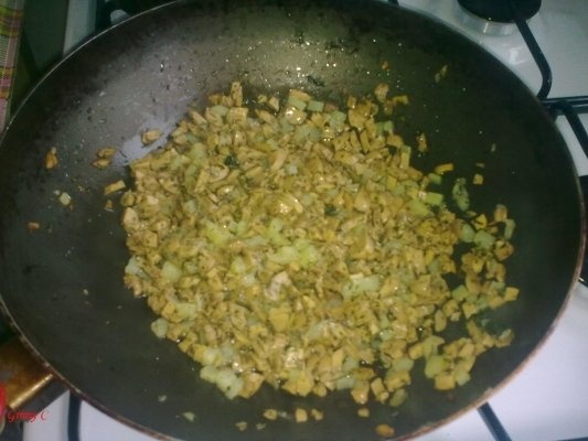 Cartofi aurii cu Rulouri din carne de porc cu ciuperci