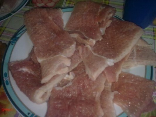 Cartofi aurii cu Rulouri din carne de porc cu ciuperci