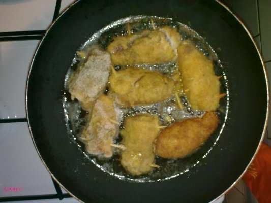 Cartofi aurii cu Rulouri din carne de porc cu ciuperci