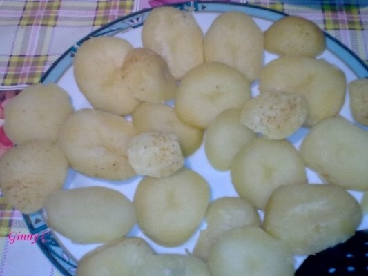Cartofi aurii cu Rulouri din carne de porc cu ciuperci