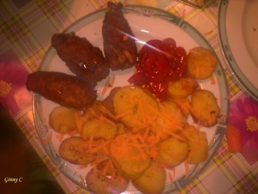 Cartofi aurii cu Rulouri din carne de porc cu ciuperci