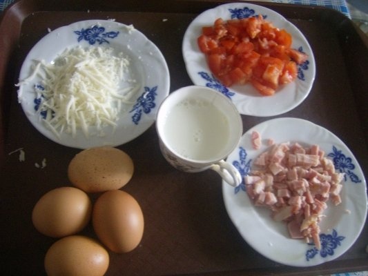 Omleta cu bacon si rosii