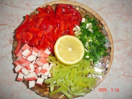 Salata moldoveneasca de surimi