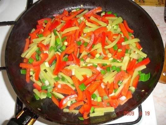 Salata moldoveneasca de surimi