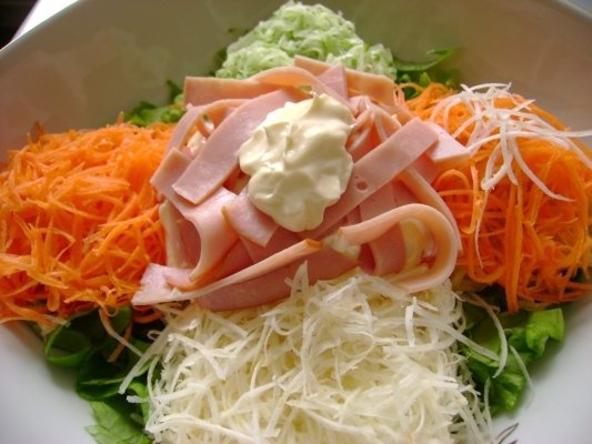 Salata cu sunca si cruditati