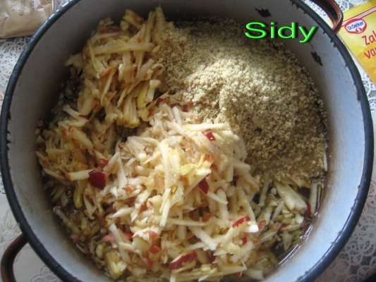 Prajitura cu mere si crema caramel