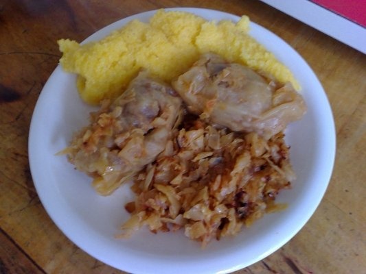 Sarmale in foi de varza acra cu carne