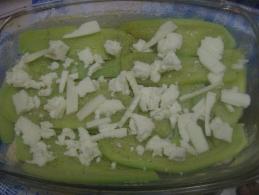 Cartofi si dovlecei cu brinza la cuptor