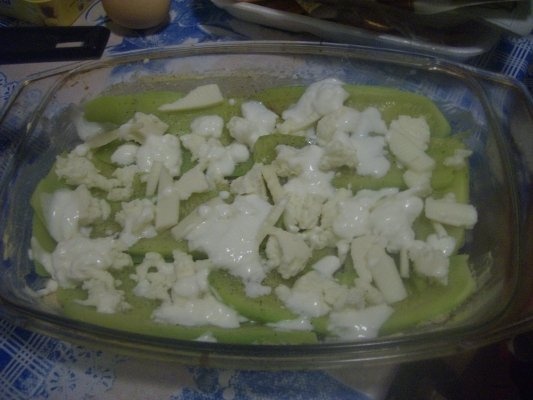 Cartofi si dovlecei cu brinza la cuptor