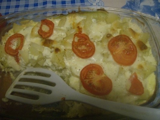 Cartofi si dovlecei cu brinza la cuptor