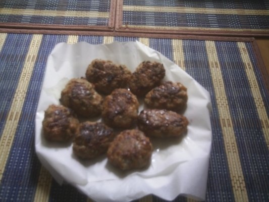 Chiftele din carne prajite sau coapte la cuptor