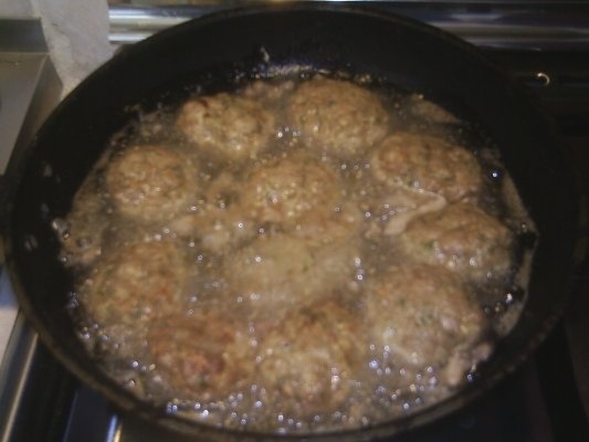 Chiftele din carne prajite sau coapte la cuptor