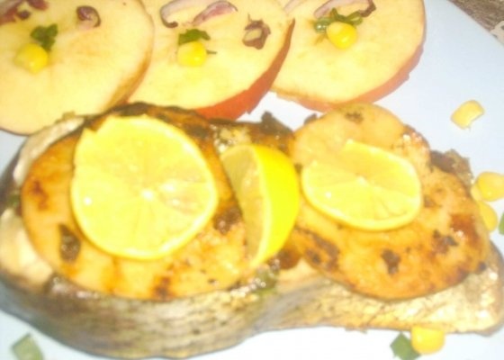 File de Crap cu garnitura de mere,