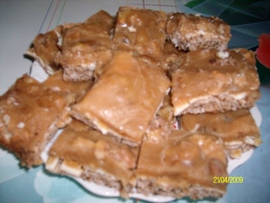 Prajitura cu caramel si nuca