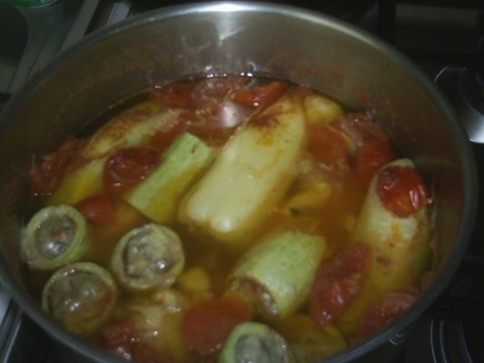 Ardei,dovlecei,rosii si sarmalute in frunza de vita cu carne