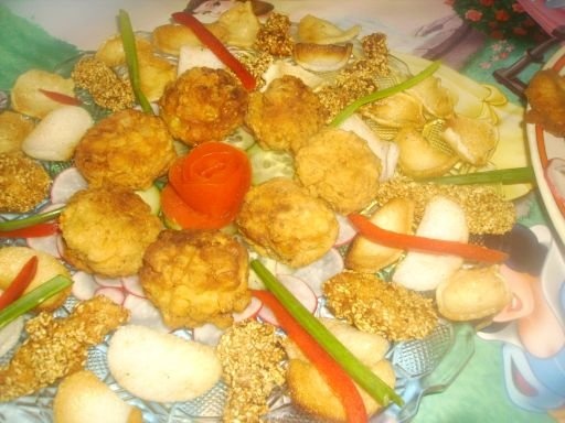 Chiftelute de dovlecei si gujoane cu susan