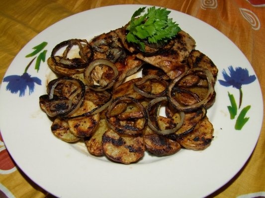 MUSCHI DE PORC MARINAT CU CARTOFI COPTI SI CEAPA