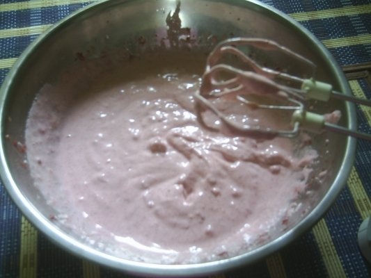 Spuma de fructe de padure sau capsuni