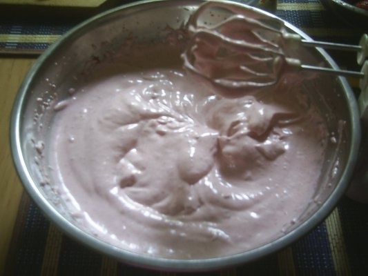 Spuma de fructe de padure sau capsuni