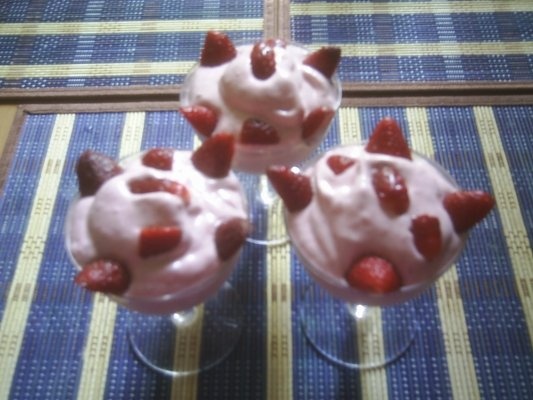 Spuma de fructe de padure sau capsuni