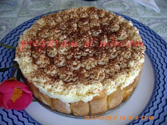 Tort tiramisu cu capsune